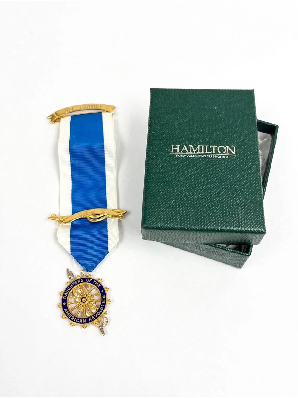 Daughters of the American Revolution basic insignia set by Hamilton